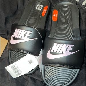 Nike VICTORI One Slides Size 6